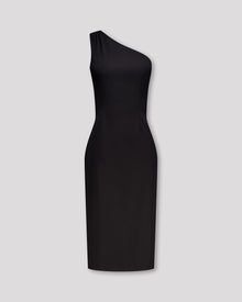 Asymmetrisches Kleid mit skulpturaler Schulterlinie und drei feinen Falten für eine fliessende Drapierung. Figurformende Abnäher vorn und hinten betonen eine elegante Silhouette. Unter dem Knie endend, mit rückwärtigem Gehschlitz für Bewegungsfreiheit. Nahtverdeckter Reissverschluss an der Seite und Blindsaum für ein puristisches Finish.