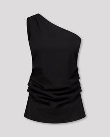 Top mit charakteristischer Schulterfalte und sanft drapierter Seitennaht für eine skulpturale, dynamische Silhouette. Körpernaher Schnitt mit feinem Contouring betont die Figur weich und kraftvoll. Verdeckter Reissverschluss an der linken Seite und Blindsaum am geraden Hüftabschluss unterstreichen das puristische, fliessende Design.