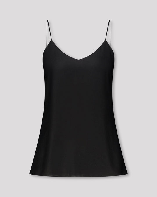 Körpernah geschnittenes Top mit feinen, runden Trägern und dezentem V-Ausschnitt für eine klare, feminine Linie. Unsichtbare Nähte im Ausschnitt bewahren die elegante Reinheit der Silhouette. Sanfte Abnäher und ein doppelt umgeschlagener Saum mit feiner Steppung auf Hüfthöhe setzen edle Akzente. Vollständig gefüttert für höchsten Tragekomfort.