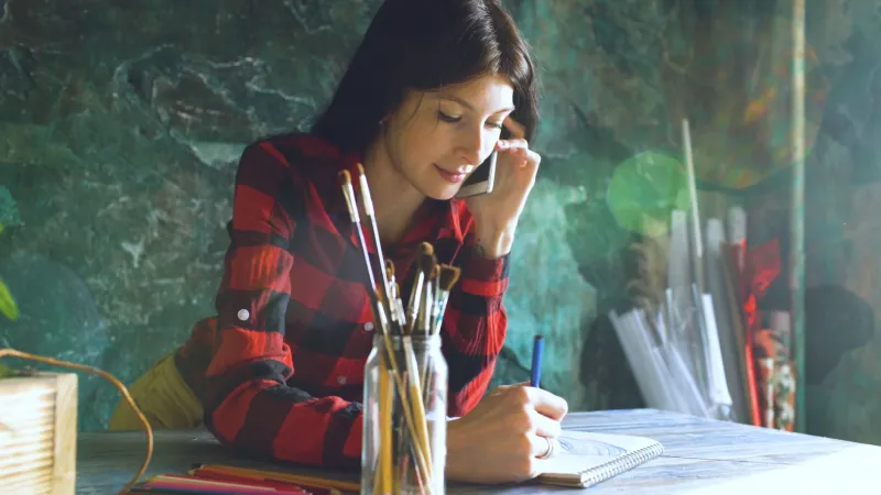 Scrolling Through Other People's Highlights Is Quietly Wrecking Your Creative Instincts